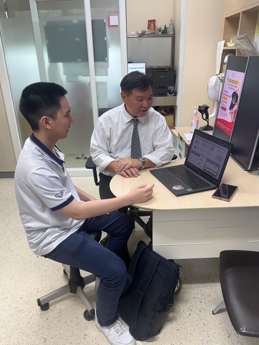Talking through Pulma with a senior physician