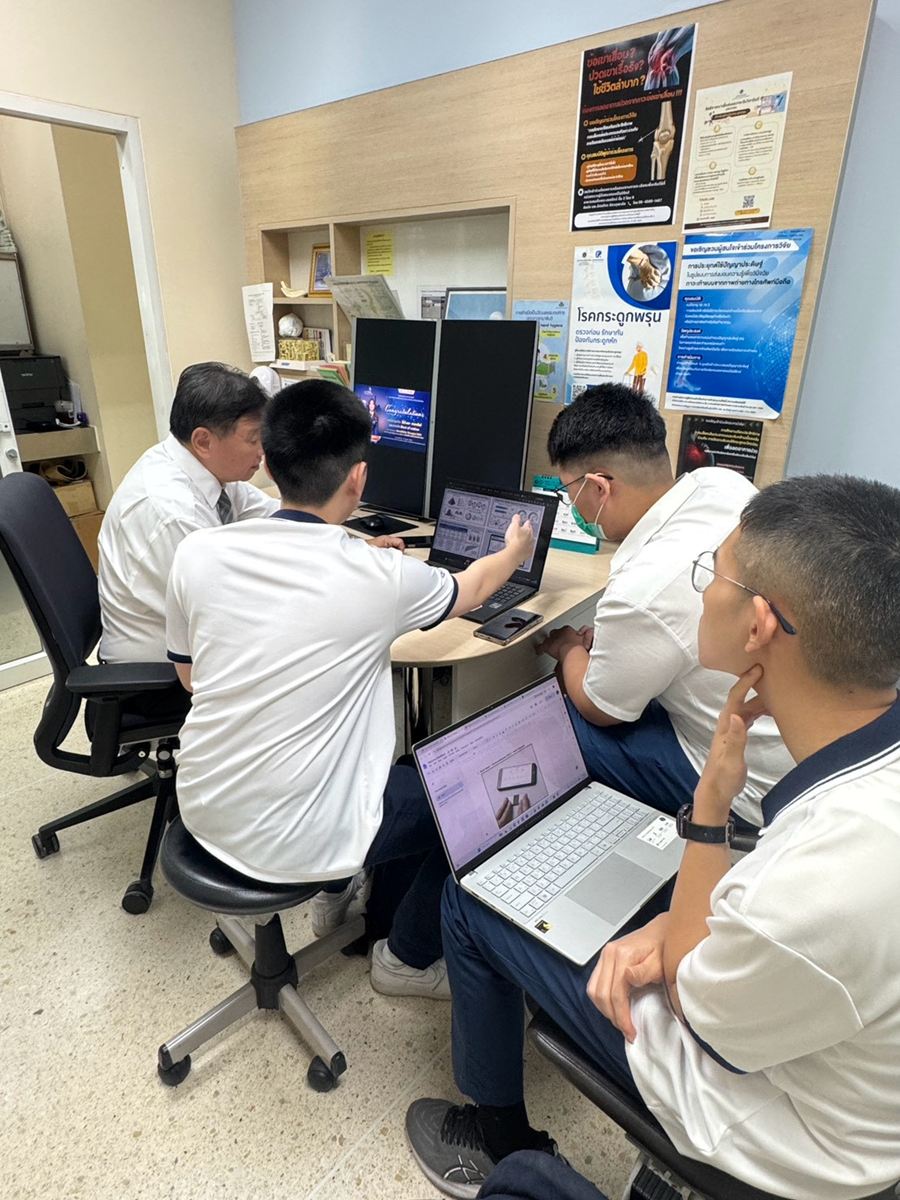 The Pulma team reviewing data with a physician